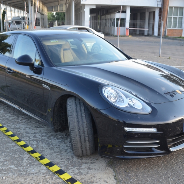 Porsche în valoare de 117.000 euro căutat în Estonia, depistat la P.T.F. Siret