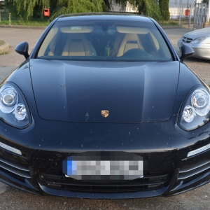 Porsche în valoare de 117.000 euro căutat în