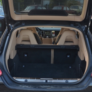 Porsche în valoare de 117.000 euro căutat în