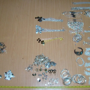 Peste două kg de bijuterii depistate de poliţiştii de