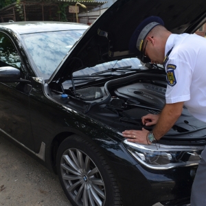 Limuzină declarată furată în Germania, depistată