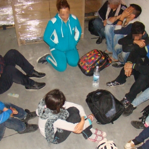 Zece migranţi ascunşi într-un camion, descoperiţi