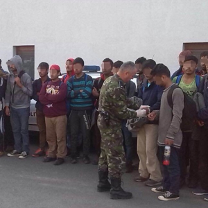 Treizeci de migranţi, opriţi la frontiera de sud-vest