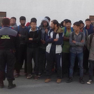 Treizeci de migranţi, opriţi la frontiera de sud-vest