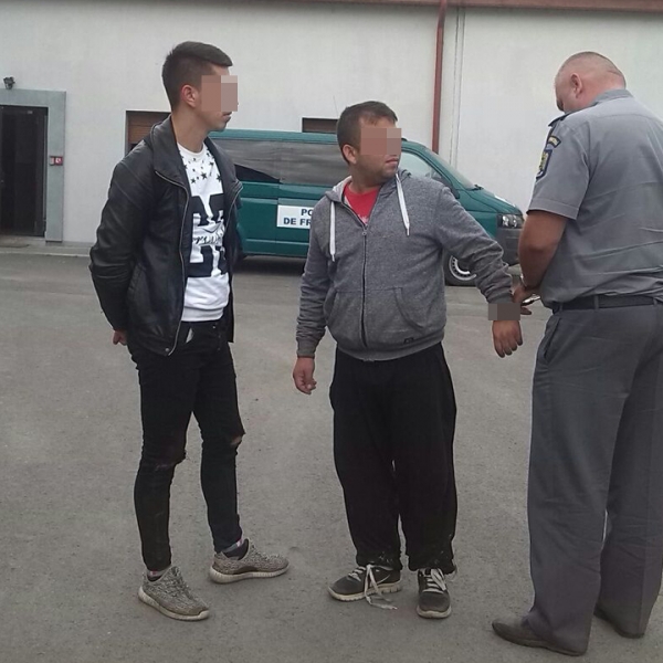 Doi tineri din Kosovo, depistaţi într-un lan de porumb, lângă graniţa cu Serbia