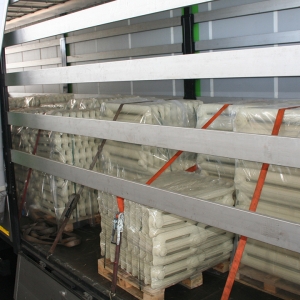 Doi cetățeni irakieni ascunşi într-un camion cu