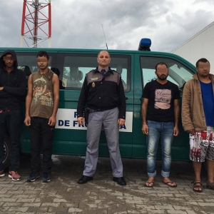Şapte migranţi opriți la graniţa cu Serbia