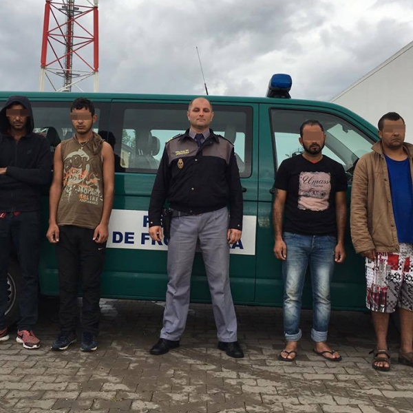 Şapte migranţi opriți la graniţa cu Serbia