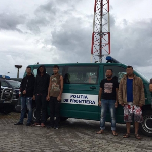 Şapte migranţi opriți la graniţa cu Serbia
