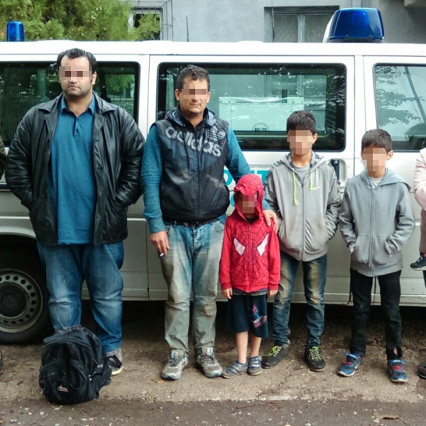 Aproximativ 20.000 de dolari plătiți de opt migranți irakieni și sirieni  pentru a ajunge în Austria