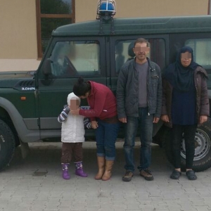 Două femei, un bărbat și un copil de 4 ani din Siria și