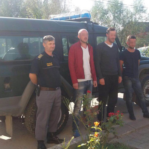 Patru migranţi, opriţi în timp ce intenţionau să intre ilegal în România