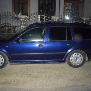 Cinci cetățeni români cercetați pentru