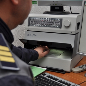 Doi bărbaţi cu pașapoarte israeliene falsificate,