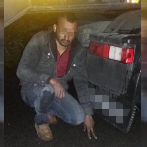  Cetăţean pakistanez ascuns sub un camion,  descoperit