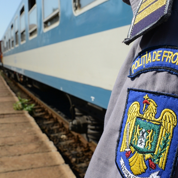 Trei afgani cu documente false, depistaţi la frontieră