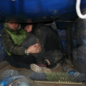 Cetățeni sirieni ascunşi în lada de scule a unui