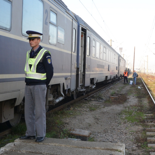 Şapte cetăţeni pakistanezi, depistaţi în timp ce încercau să treacă fraudulos frontiera