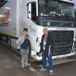 Minor ascuns în cabina unui TIR, depistat la P.T.F.