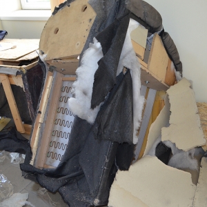 Zeci de mii de pachete de ţigări de contrabandă ascunse