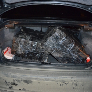 Urmărire pentru reținerea unui contrabandist de țigări