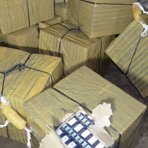 Aproximativ 37.000 de pachete cu ţigări de contrabandă,