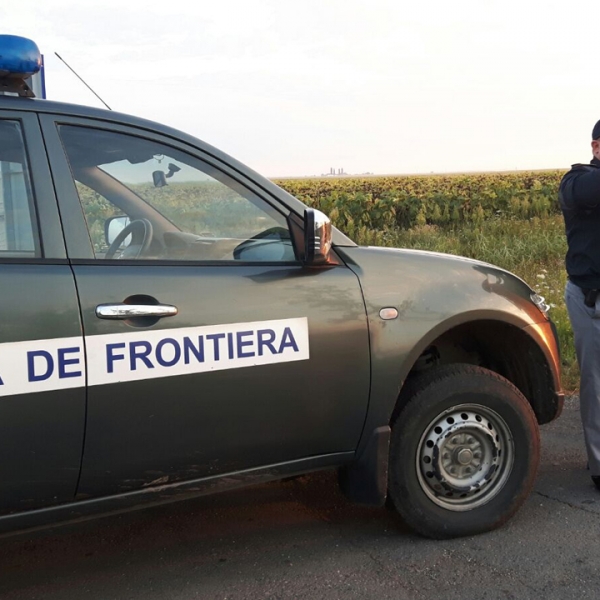 Opt cetățeni sirieni, depistaţi în timp ce încercau să intre fraudulos în țară