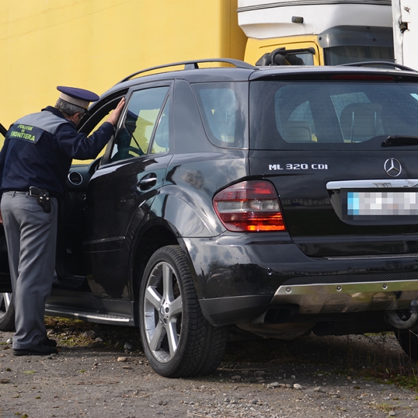 Mercedes în valoare de 18.500 euro căutat în Grecia, depistat la P.T.F. Sighetu Marmaţiei