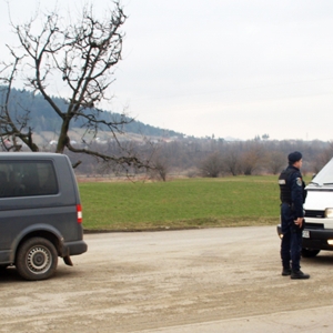 Percheziţii la Iaşi pentru destructurarea unui grup