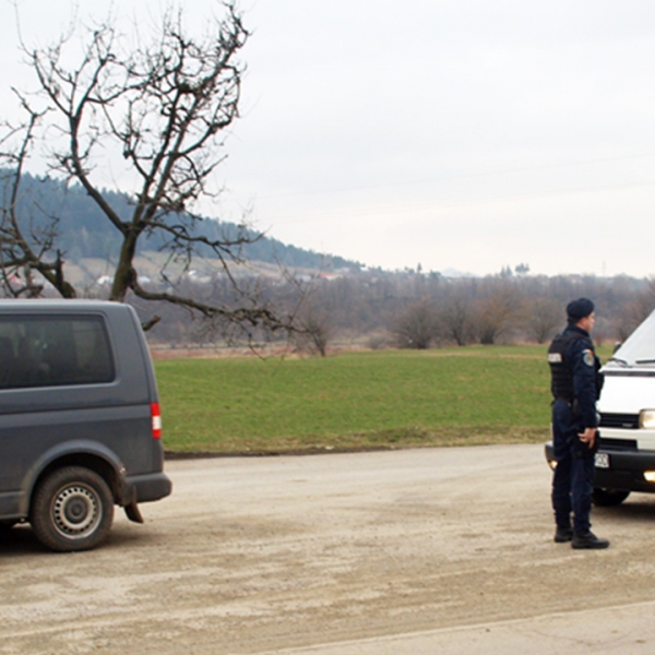 Percheziţii la Iaşi pentru destructurarea unui grup infracțional organizat,  specializat în contrabanda cu țigări