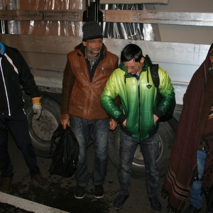 Trei pakistanezi ascunşi într-un camion, depistaţi