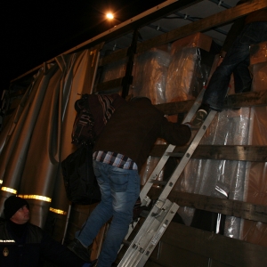 Trei pakistanezi ascunşi într-un camion, depistaţi