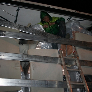 Trei pakistanezi ascunşi într-un camion, depistaţi