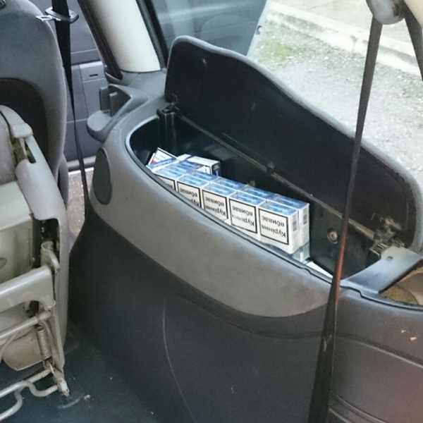Cinci cetăţeni români cercetaţi pentru contrabandă şi peste 10.000 pachete ţigări confiscate la frontiera de nord