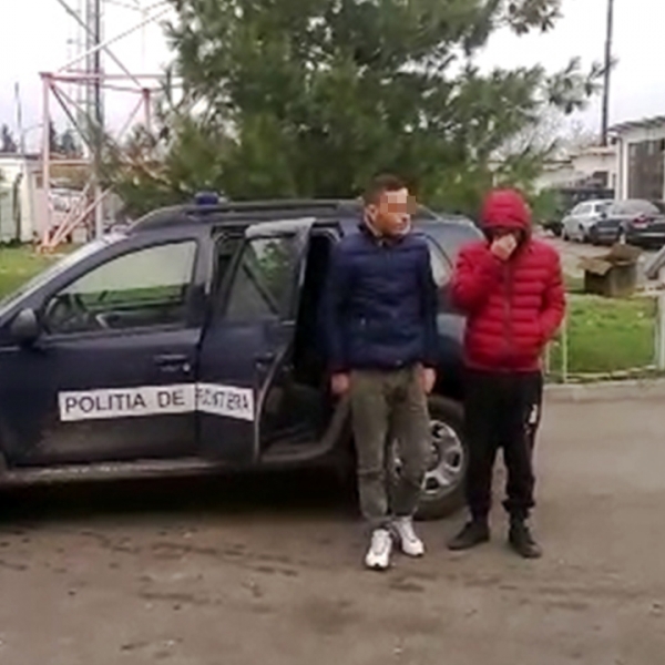 Doi cetăţeni albanezi, opriţi la frontiera de sud-vest a României