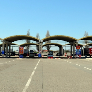 Un cetăţean sirian și două călăuze depistaţi de