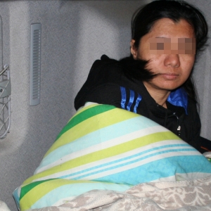 Şoferul unui TIR şi-a ascuns soţia în cabina automarfarului, pentru a o ajuta să treacă ilegal frontiera