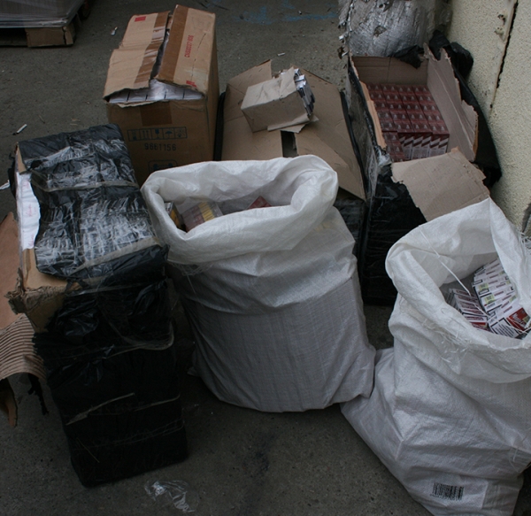 Grup infracţional specializat în contrabandă, destructurat la Iaşi
