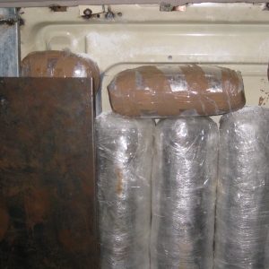 Peste 110 kilograme de marijuana descoperite de poliţiştii de frontieră de la Calafat, în cabina unui automarfar