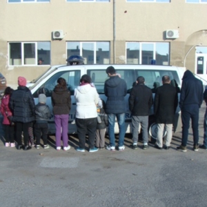 13 migranţi din Irak şi trei călăuze care urmau să-i ajute să treacă ilegal frontiera, depistaţi de poliţiştii de frontieră de la Nădlac