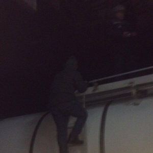 Patruzeci şi doi de migranti ascunşi într-o cisternă,  opriţi la frontiera cu Ungaria