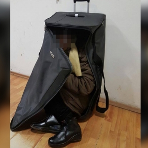 Două femei afgane ascunse în geamantane, depistate la frontieră