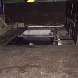 Șase migranți ascunşi într-o camionetă,  opriţi la frontiera cu Ungaria