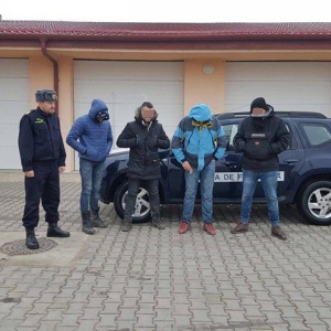 Patru cetăţeni din Kosovo opriţi la frontiera de sud-vest