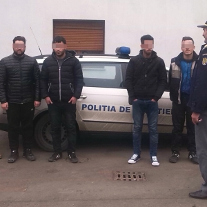 Cinci cetăţeni din Irak, opriţi la frontiera de sud-vest