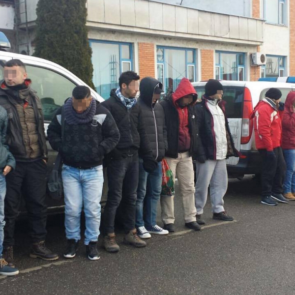 13 migranţi din Irak şi Siria care intenţionau să treacă ilegal frontiera, opriţi de poliţiştii de frontieră de la Borş