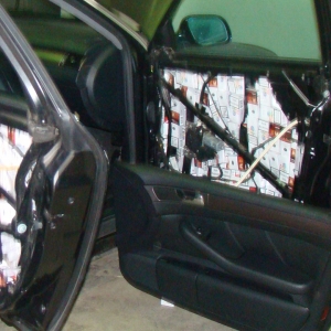 Autoturism antifonat cu ţigări de contrabandă,  descoperit la P.T.F. Albița