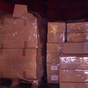 Mii de pachete de tigări ascunse într-un microbuz, descoperite la P.T.F. Calafat