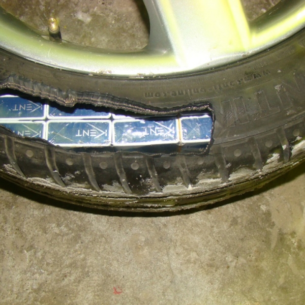Audi ticsit cu ţigări de contrabandă