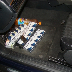 Audi ticsit cu ţigări de contrabandă